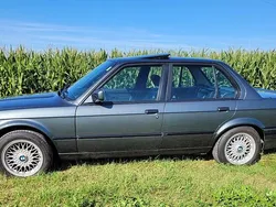 Grau Gebraucht 1989 BMW 325 Limousine | 34.900 €