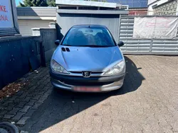 Silber Gebraucht 2000 Peugeot 206 Kleinwagen | 1.800 €