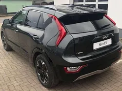 Grau Gebraucht 2023 Kia e-Niro Inspiration SUV | 32.500 € (Teuer)