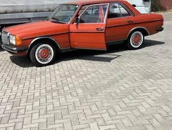 Orange Gebraucht 1984 Mercedes E230 Limousine | 7.950 €