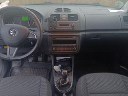 Silber Gebraucht 2014 Skoda Fabia Kombi | 6.000 € (Guter Preis)