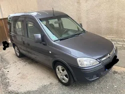 Grau Gebraucht 2004 Opel Combo Van / Kleinbus | 2.000 € (Guter Preis)