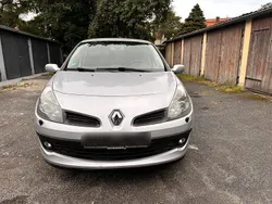 Grau Gebraucht 2006 Renault Clio II Limousine | 2.999 € (Etwas zu teuer)