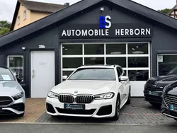 Alpinweiss iii Gebraucht 2021 BMW 530 M Sport Kombi | 38.490 € (Fairer Preis)