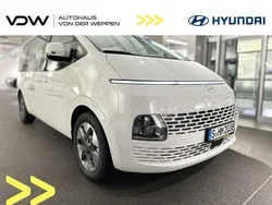 Creamy white (weiß) Gebraucht 2024 Hyundai Staria Van | 45.990 €