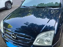 Blau Gebraucht 2003 Opel Signum Kombi | 2.650 € (Etwas zu teuer)