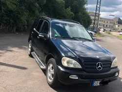 Schwarz Gebraucht 2003 Mercedes ML270 SUV | 6.200 €