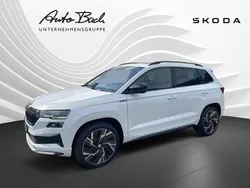 Weiß (moonweiß perleffekt/moonweiss metallic) Gebraucht 2022 Skoda Karoq SportLine SUV | 28.890 € (Guter Preis)