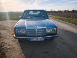 Blau Gebraucht 1985 Mercedes E230 Kombi | 6.200 €