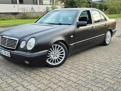 Schwarz Gebraucht 1998 Mercedes E280 Avantgarde Limousine | 1.998 € (Superpreis)