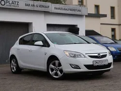 Weiß Gebraucht 2012 Opel Astra Limousine | 4.950 € (Fairer Preis)