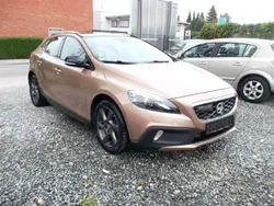 Raw copper / metallic Gebraucht 2013 Volvo V40 CC Summum Kombi | 11.290 € (Etwas zu teuer)
