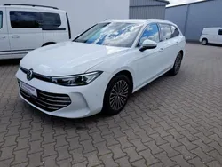 Weiss Gebraucht 2024 VW Passat Kombi | 38.890 € (Fairer Preis)