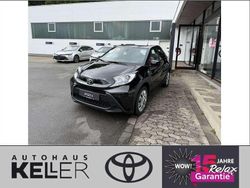 Urban khaki, dach mysticschwarz mica Gebraucht 2024 Toyota Aygo X Business Edition SUV | 18.990 € (Teuer)
