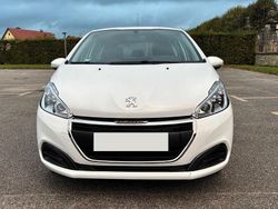 Weiß Gebraucht 2017 Peugeot 208 Access Kleinwagen | 8.500 € (Fairer Preis)