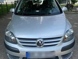 Silber Gebraucht 2005 VW Golf V Limousine | 2.750 €