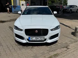 Weiß Gebraucht 2016 Jaguar XE R-Sport Limousine | 12.200 € (Etwas zu teuer)