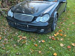 Schwarz Gebraucht 2006 Mercedes C220 Kombi | 500 €