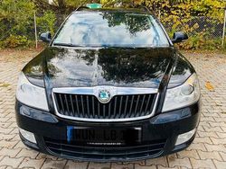 Schwarz Gebraucht 2012 Skoda Octavia Family Kombi | 3.000 € (Fairer Preis)