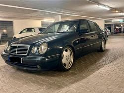 Blau Gebraucht 1998 Mercedes E55 AMG AMG Limousine | 10.500 € (Guter Preis)