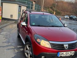 Rot Gebraucht 2012 Dacia Sandero Stepway Limousine | 3.000 €