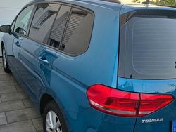 Blau Gebraucht 2016 VW Touran Comfortline Van / Kleinbus | 14.550 €