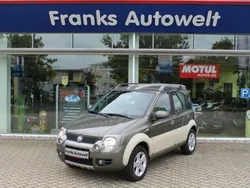 Grün metallic Gebraucht 2011 Fiat Panda 4x4 Cross Kleinwagen | 5.950 € (Fairer Preis)