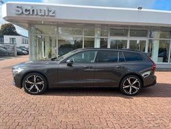 Grau Gebraucht 2024 Volvo V60 Plus Kombi | 35.650 € (Fairer Preis)