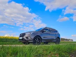 Grau Gebraucht 2018 Ford Kuga ST-Line SUV | 18.150 € (Fairer Preis)