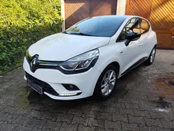 Weiß Gebraucht 2017 Renault Clio IV LIMITED Kleinwagen | 6.980 € (Fairer Preis)