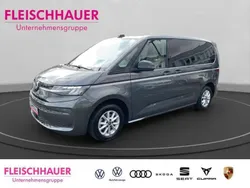 Grau Gebraucht 2023 VW T7 Van | 44.980 € (Etwas zu teuer)