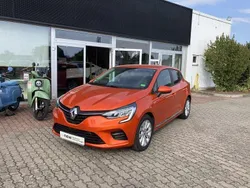 Valenciaorange Gebraucht 2020 Renault Clio V Experience Limousine | 11.480 € (Guter Preis)