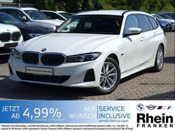 Weiß Gebraucht 2024 BMW 330e Sport Line Limousine | 36.430 € (Fairer Preis)