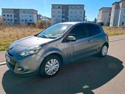 Grau Gebraucht 2010 Renault Clio III Kleinwagen | 2.899 € (Teuer)