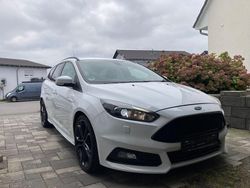 Weiß Gebraucht 2015 Ford Focus Sport Kombi | 12.000 € (Fairer Preis)