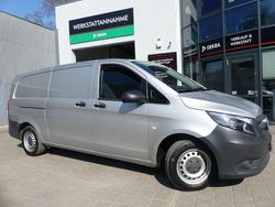 Brillantsilber metallic Gebraucht 2022 Mercedes Vito Van / Kleinbus | 27.399 € (Guter Preis)