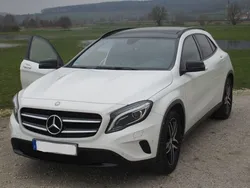 Weiß Gebraucht 2014 Mercedes GLA200 Urban SUV | 15.900 € (Fairer Preis)