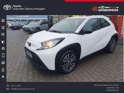 Schneeweiß Gebraucht 2024 Toyota Aygo X X-play SUV | 14.690 € (Guter Preis)