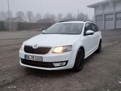 Weiß Gebraucht 2015 Skoda Octavia Active Kombi | 7.900 € (Fairer Preis)