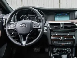 Braun Gebraucht 2017 Infiniti QX30 Premium SUV | 17.900 €