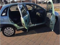 Grau Gebraucht 2001 Opel Corsa Limousine | 2.200 € (Etwas zu teuer)