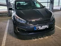Grau Gebraucht 2017 Kia Ceed DREAM-TEAM Edition Limousine | 12.490 € (Fairer Preis)
