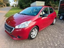 Rot Gebraucht 2014 Peugeot 208 Kleinwagen | 3.690 € (Etwas zu teuer)