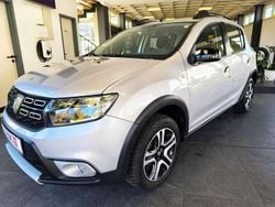Platingrau Gebraucht 2018 Dacia Sandero Stepway Kleinwagen | 8.790 € (Guter Preis)