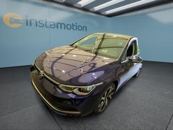 Blau Gebraucht 2022 VW Golf VIII Kleinwagen | 26.249 € (Teuer)
