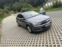 Grau Gebraucht 2006 Opel Astra Edition+ Coupé | 3.300 € (Teuer)