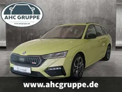 Hellgruen Gebraucht 2024 Skoda Octavia RS Kombi | 39.950 € (Guter Preis)