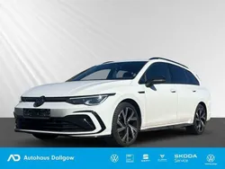 Pure white Gebraucht 2024 VW Golf VIII R-line Kombi | 30.790 € (Fairer Preis)