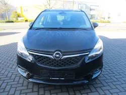 Schwarz Gebraucht 2017 Opel Zafira Van / Kleinbus | 9.750 € (Fairer Preis)