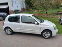 Weiß Gebraucht 2007 Renault Clio II Kleinwagen | 660 €